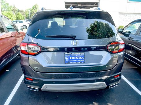 Used 2023 Honda Pilot Touring image 6