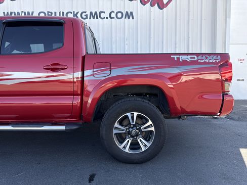 Used 2016 Toyota Tacoma TRD Sport image 3