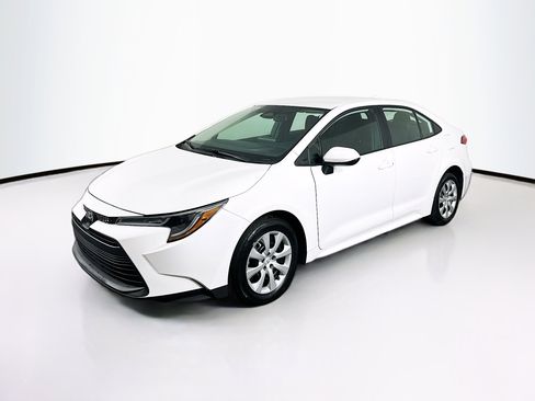 Used 2024 Toyota Corolla LE image 3