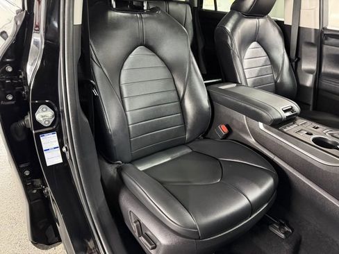 Used 2022 Toyota Highlander XLE image 25