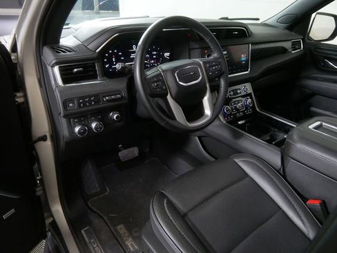 Used 2024 GMC Yukon XL Denali AWD/4WD image 15