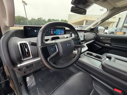Used 2025 Ford Expedition Platinum AWD/4WD image 14