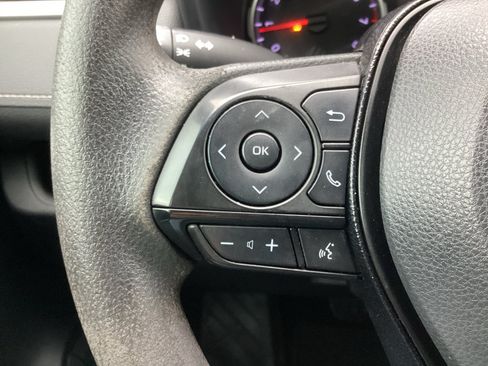 Used 2021 Toyota RAV4 LE FWD image 17