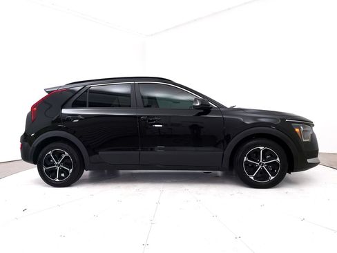 Certified 2025 Kia Niro EX FWD image 40