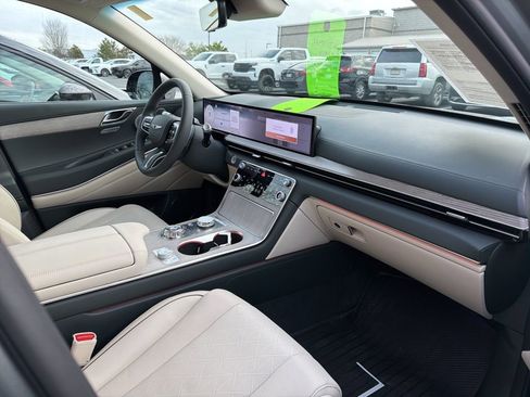 Used 2025 Genesis GV80 2.5T Prestige image 5