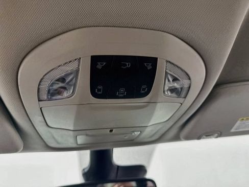 Used 2024 Chrysler Pacifica Touring-L FWD image 18