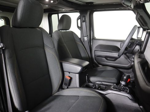 Used 2024 Jeep Wrangler Unlimited image 28