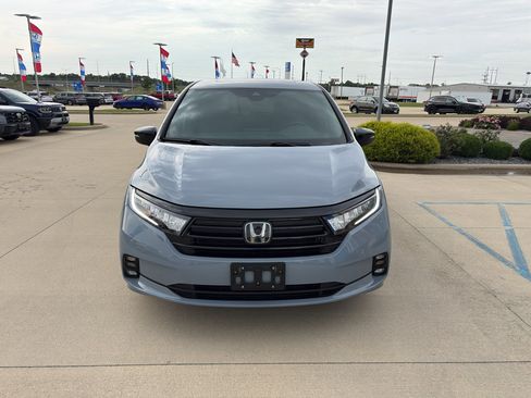 Used 2024 Honda Odyssey Sport image 2