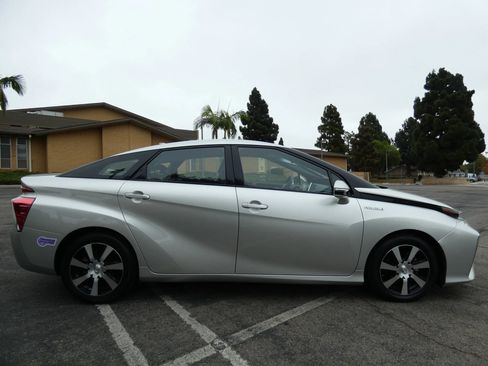 Used 2019 Toyota Mirai image 5