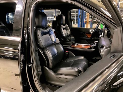 Used 2018 Lincoln Navigator Reserve w/ Technology Package image 8