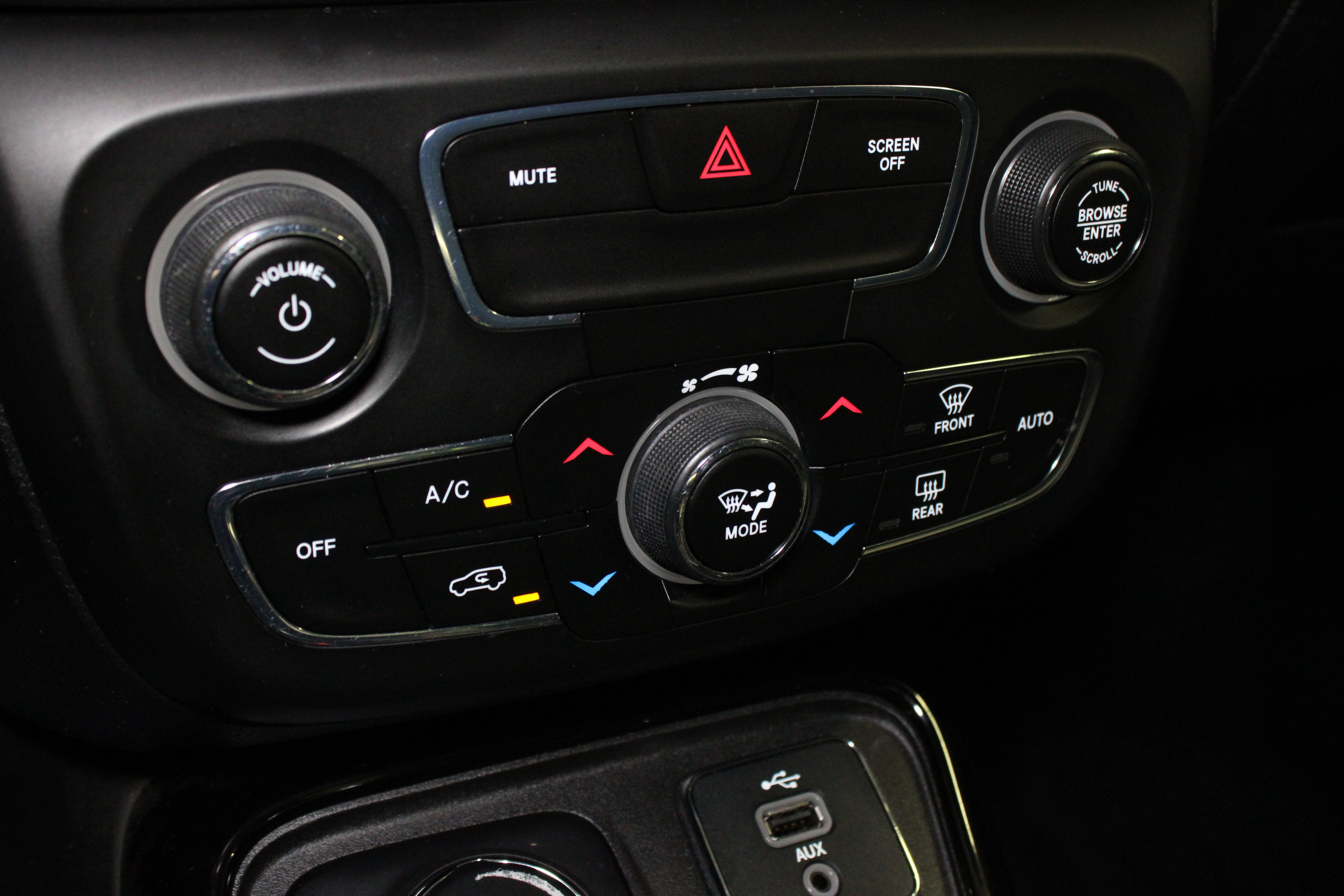 Used 2018 Jeep Compass Limited AWD/4WD image 36