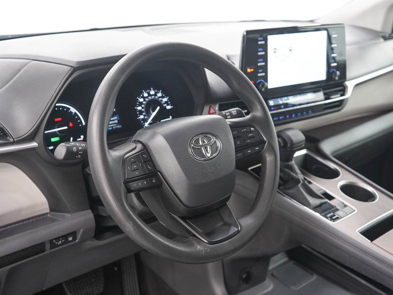 Used 2024 Toyota Sienna LE FWD image 22