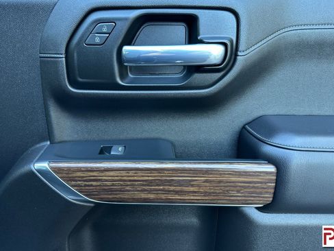 Used 2022 Chevrolet Silverado 1500 High Country w/ Technology Package image 20