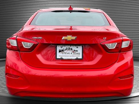 Used 2017 Chevrolet Cruze LT w/ Convenience Package image 5