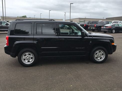 Used 2016 Jeep Patriot Sport w/ Power Value Group AWD/4WD image 8