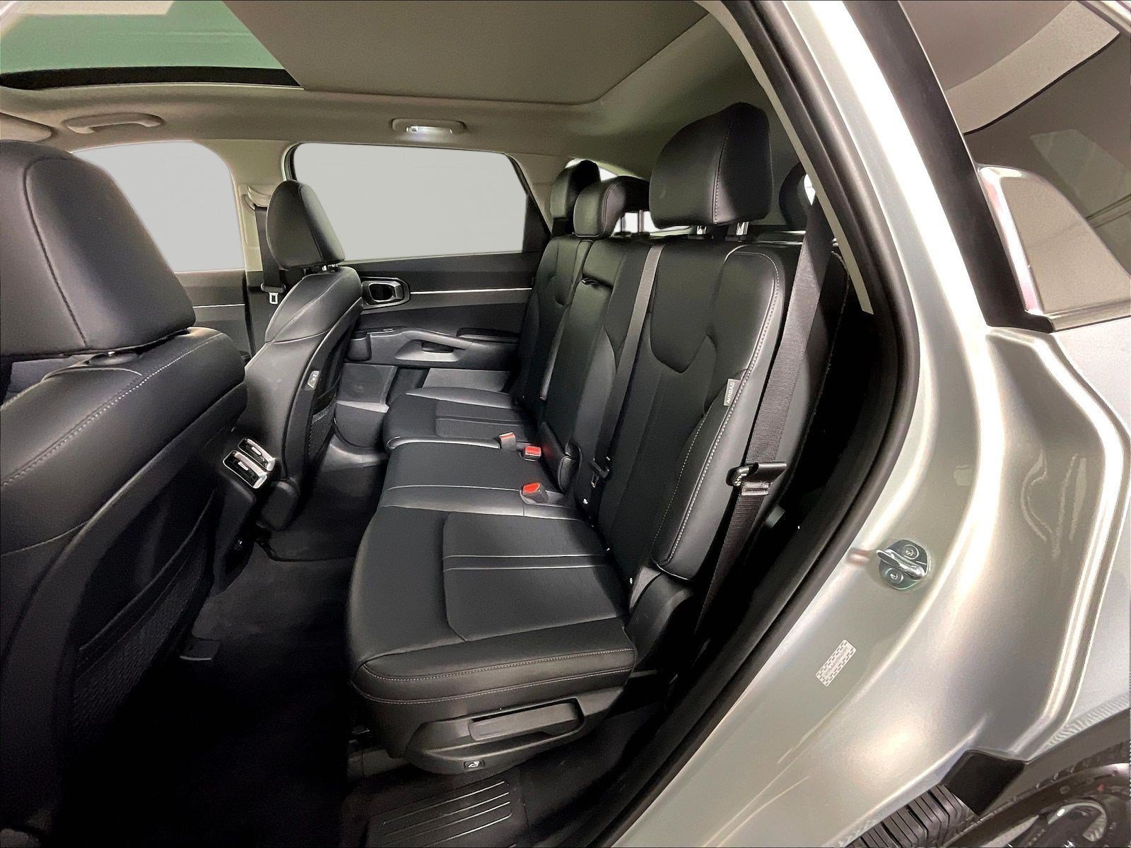 Certified 2026 Kia Sorento S w/ S Panoramic Sunroof Package FWD image 22