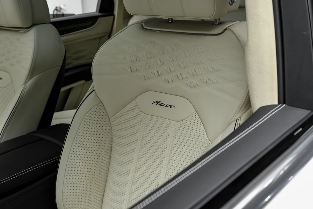 Used 2024 Bentley Bentayga AWD/4WD image 40