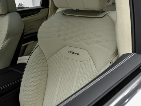 Used 2024 Bentley Bentayga AWD/4WD image 40