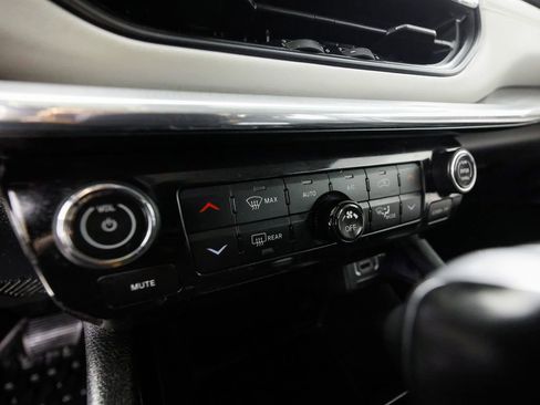 Used 2022 Jeep Compass Limited image 27