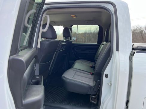 Used 2019 Nissan Titan S image 36