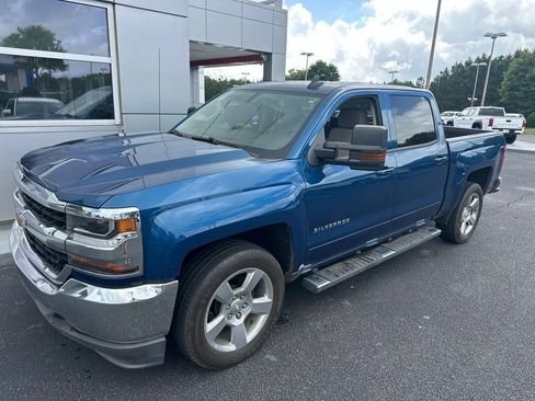Used 2018 Chevrolet Silverado 1500 LT w/ Max Trailering Package RWD image 2