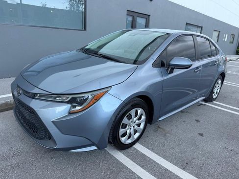 Used 2021 Toyota Corolla LE FWD image 2
