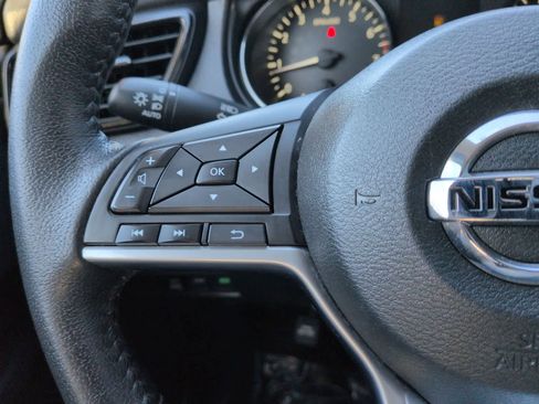 Used 2019 Nissan Rogue SV image 24