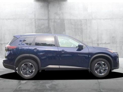 Certified 2025 Nissan Rogue SV w/ SV Premium Package FWD image 5