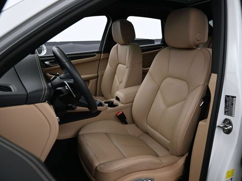Certified 2025 Porsche Macan GTS AWD/4WD image 26