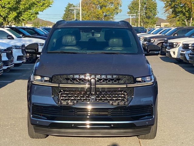 New 2027 Lincoln Navigator Reserve w/ Jet Appearance Package AWD/4WD image 2