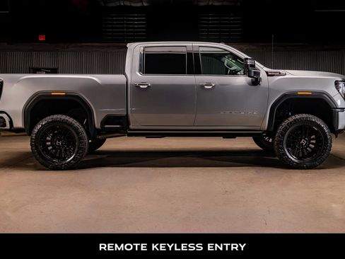 Used 2026 GMC Sierra 3500 Denali w/ Denali Reserve Package AWD/4WD image 11