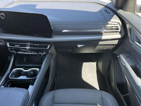 Used 2024 Chevrolet Traverse LT image 19