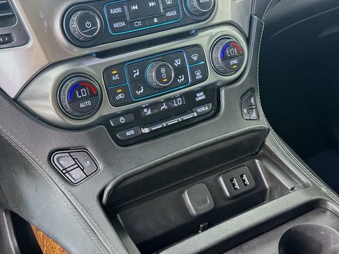 Used 2019 Chevrolet Suburban Premier AWD/4WD image 18