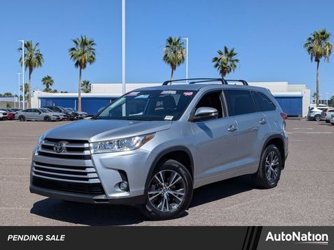 Used 2018 Toyota Highlander Plus AWD/4WD image 1