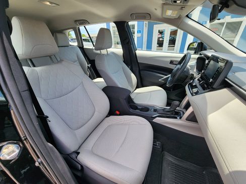 Used 2022 Toyota Corolla Cross L image 14