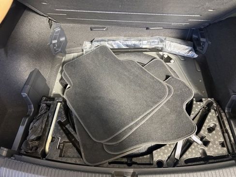 Used 2023 Volkswagen Tiguan SE R-Line image 14