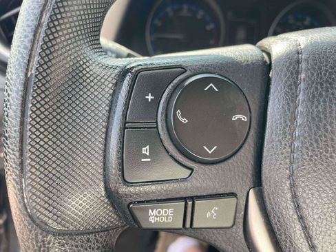 Used 2017 Toyota RAV4 LE AWD/4WD image 18
