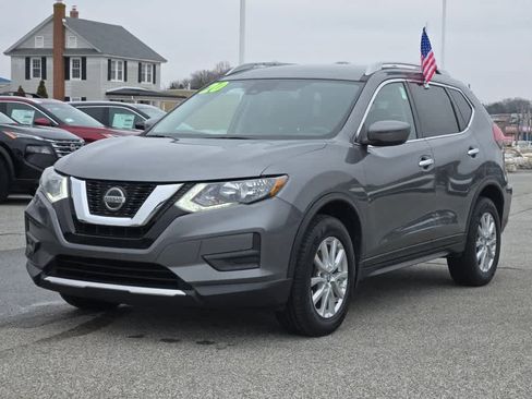 Used 2020 Nissan Rogue SV image 1