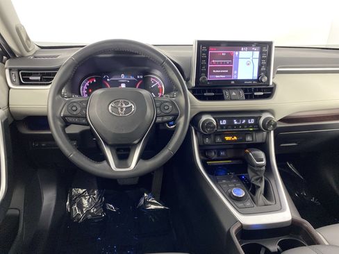 Used 2019 Toyota RAV4 Limited w/ Advanced Technology Package AWD/4WD image 21