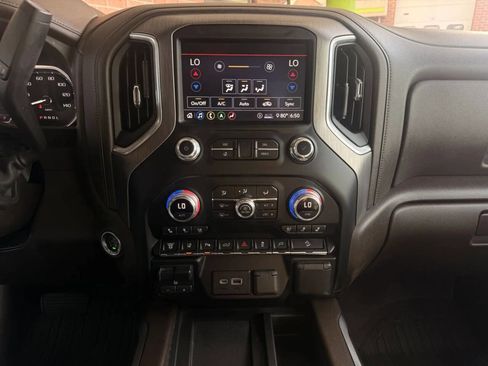 Used 2020 GMC Sierra 2500 Denali w/ Denali Ultimate Package AWD/4WD image 12