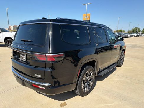 Used 2024 Jeep Wagoneer Series II w/ Flexible Seating Group AWD/4WD image 5