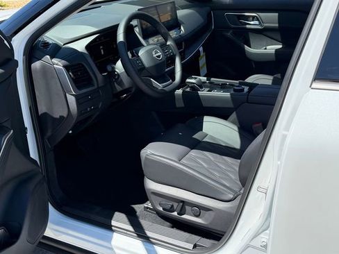 New 2026 Nissan Rogue Platinum AWD/4WD image 11