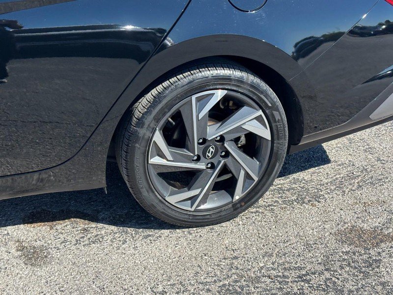 Used 2024 Hyundai Elantra Limited FWD image 12