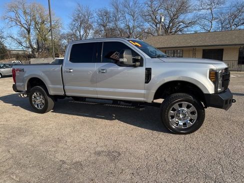 Used 2019 Ford F250 Lariat w/ Lariat Ultimate Package image 9