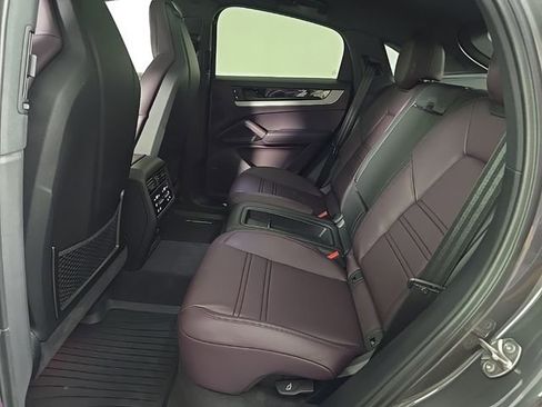 Certified 2025 Porsche Cayenne Coupe image 15