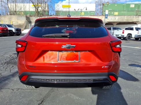 Used 2024 Chevrolet Trax RS w/ Sunroof Package image 4
