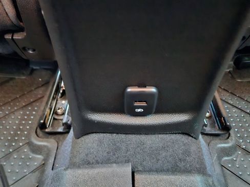 Used 2018 Chevrolet Cruze LT w/ Convenience Package image 16