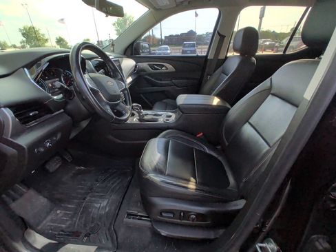 Used 2021 Chevrolet Traverse LT w/ LT Premium Package AWD/4WD image 6