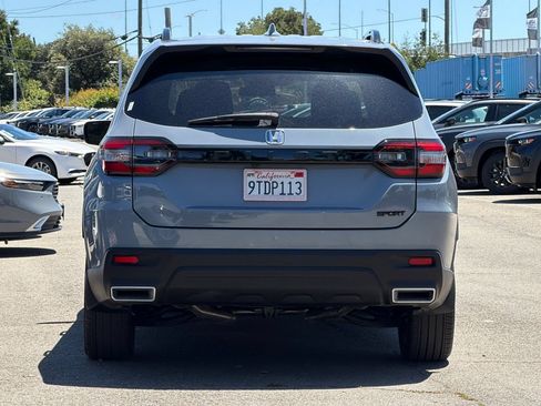 Certified 2025 Honda Pilot Sport image 5