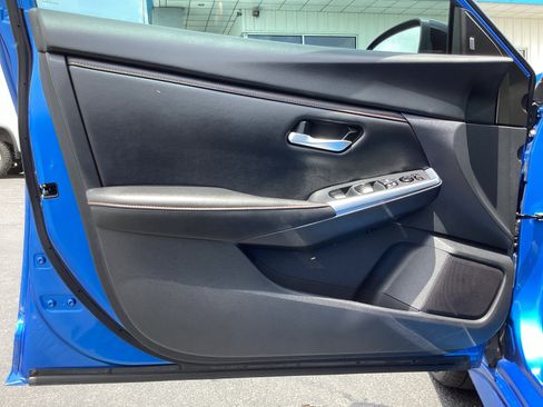 Used 2025 Nissan Sentra SR FWD image 30